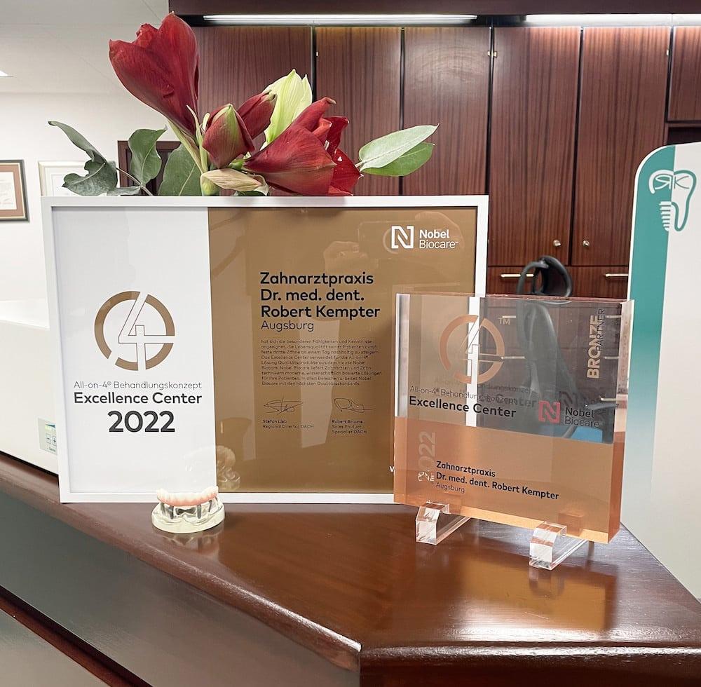 Das "All-on-4® Excellence Center"-Zertifikat und -Award für die Zahnarztpraxis Dr. med. dent. Robert Kempter